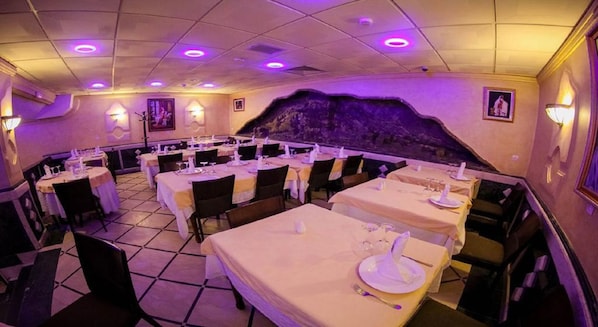 Breakfast, lunch, dinner served; local and international cuisine