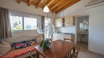Chalet | Private kitchen | Full-size fridge, stovetop, cookware/dishes/utensils