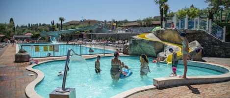 2 piscines extérieures