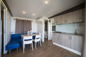 Superior Mobile Home | Private kitchen