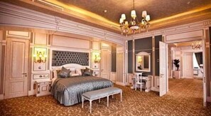 Minibar, in-room safe, desk, rollaway beds - Multi Grand Hotel (Verin Ptghni)