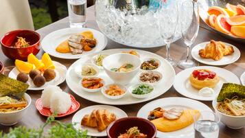 Daily buffet breakfast for a fee