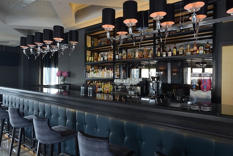 Bar (na propriedade). Theasis