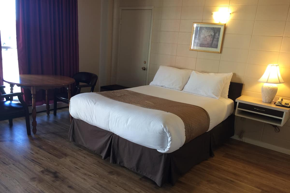 Standaard kamer, 1 queensize bed | Een bureau, gratis wifi, beddengoed