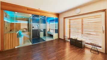 Sauna, boblebad, dampbad, tyrkisk bad/hammam, kropsbehandlinger