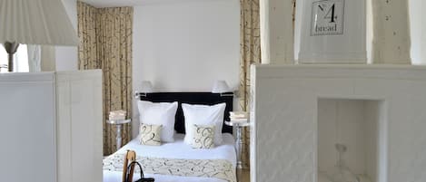 Decoración individual y espacio para trabajar con un portátil