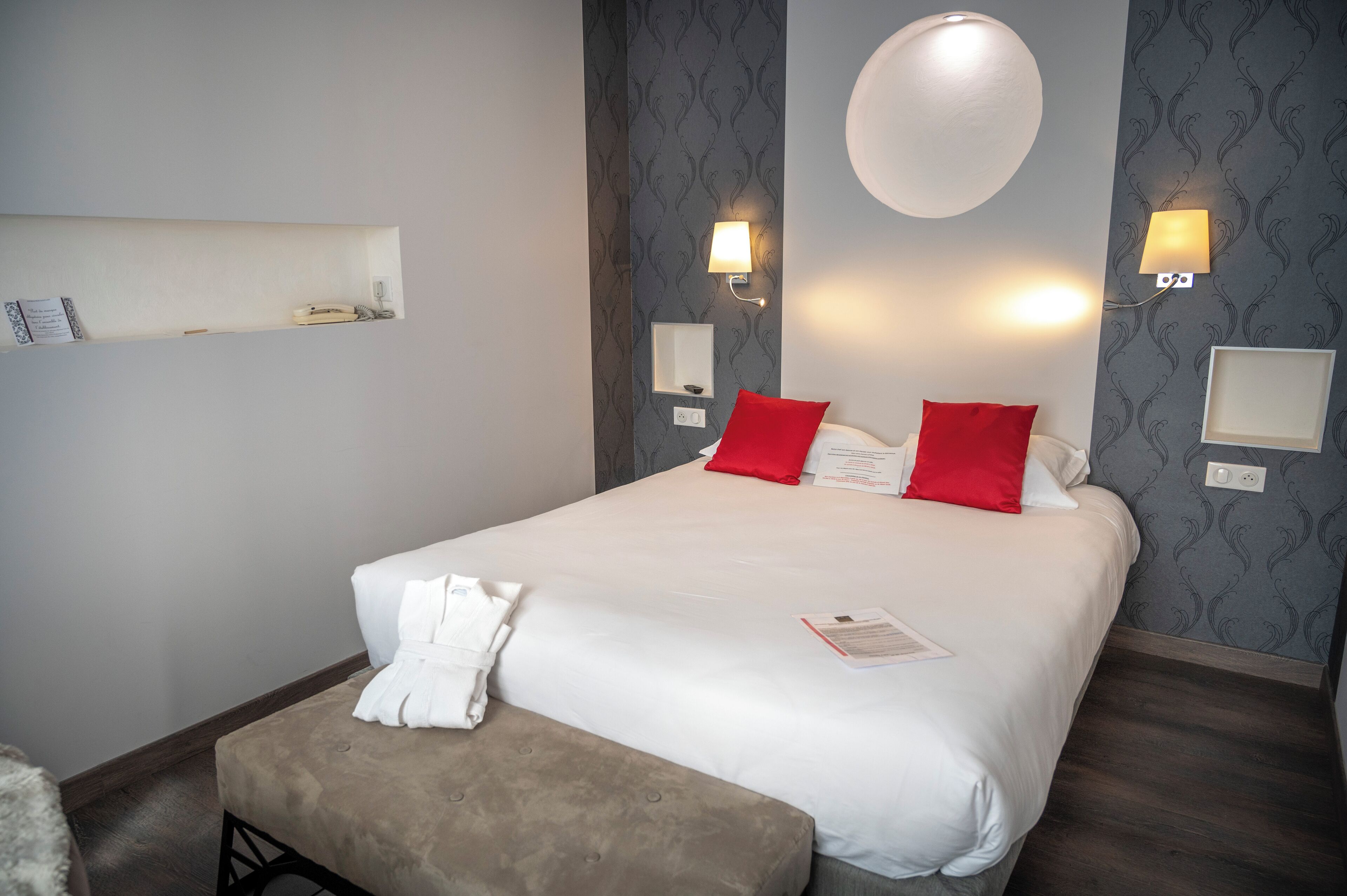 Ducha, secador de pelo, batas, toallas