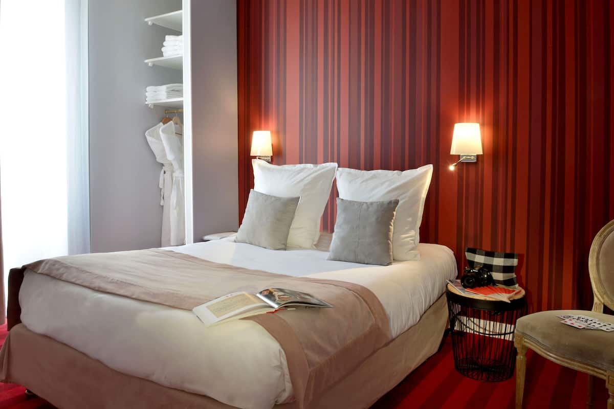 comfort double room | laptop workspace, soundproofing, cots/infant beds, free wifi