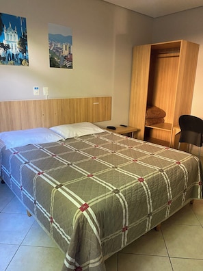 Room - Mime Hotel (Gaspar)