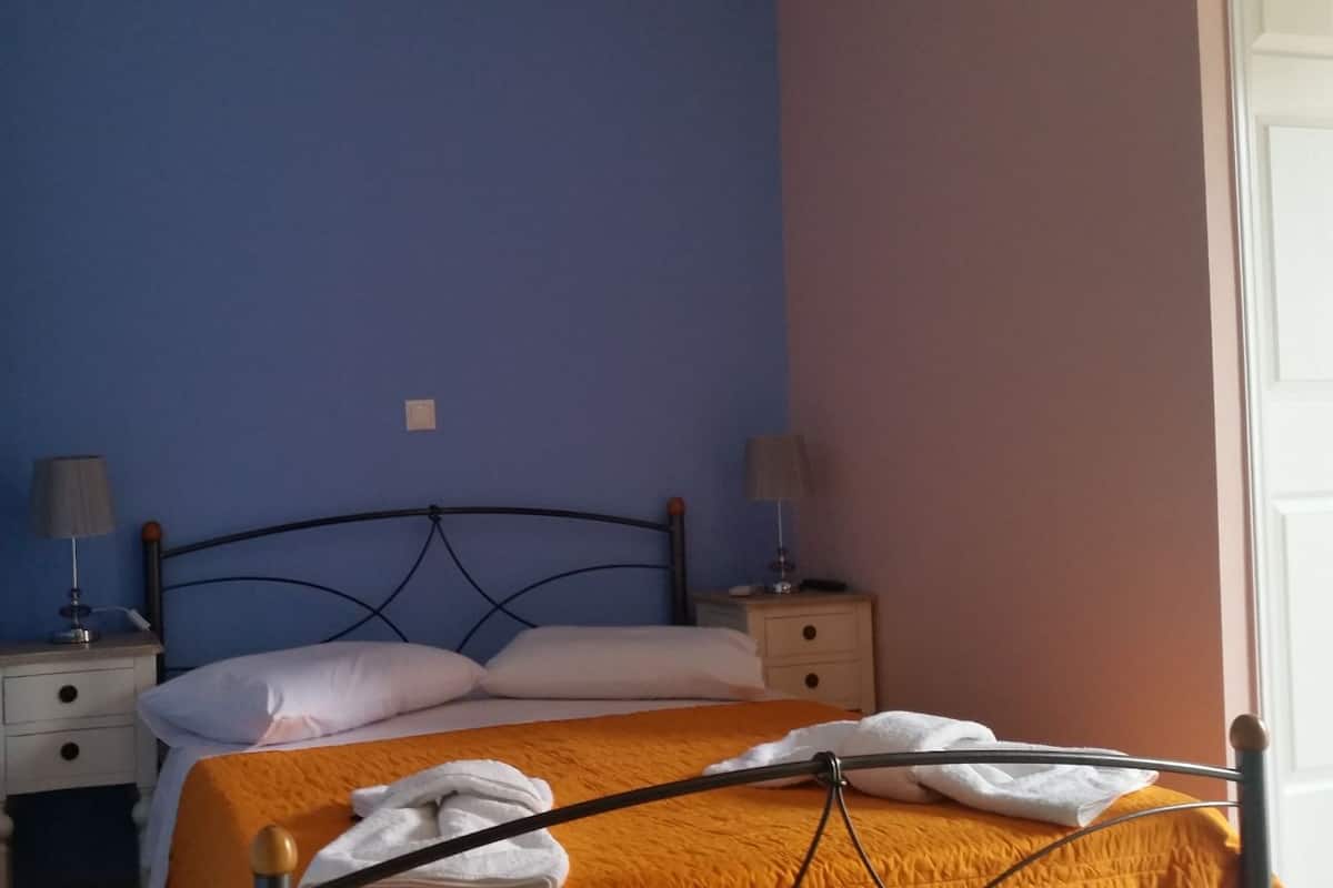 Studio | In-room safe, laptop workspace, soundproofing, WiFi (free)