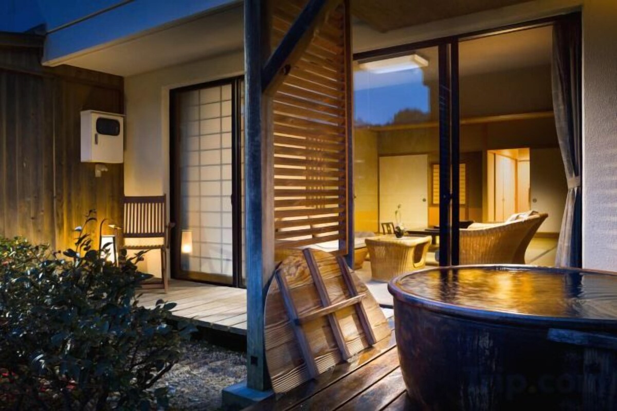[Honmaru]Japanese Room With Open-air Bath