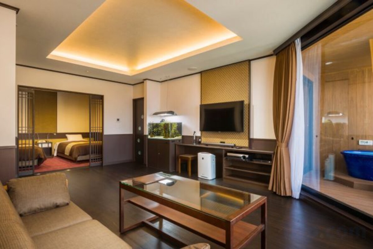 Twin Room With Open-Air Bath