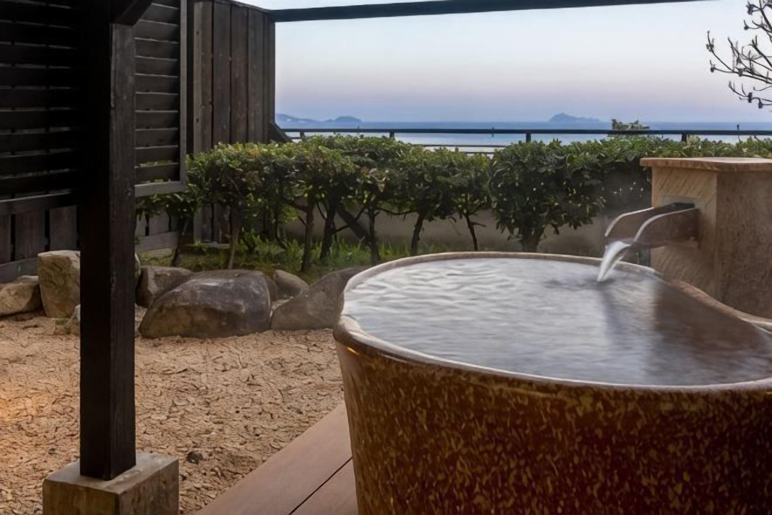 Outdoor spa tub