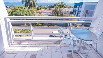 Semi luxo PNE | Minibar, una scrivania, postazione laptop, Wi-Fi gratuito