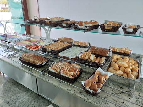 Free daily buffet breakfast. Aojesp Hotel Colonia
