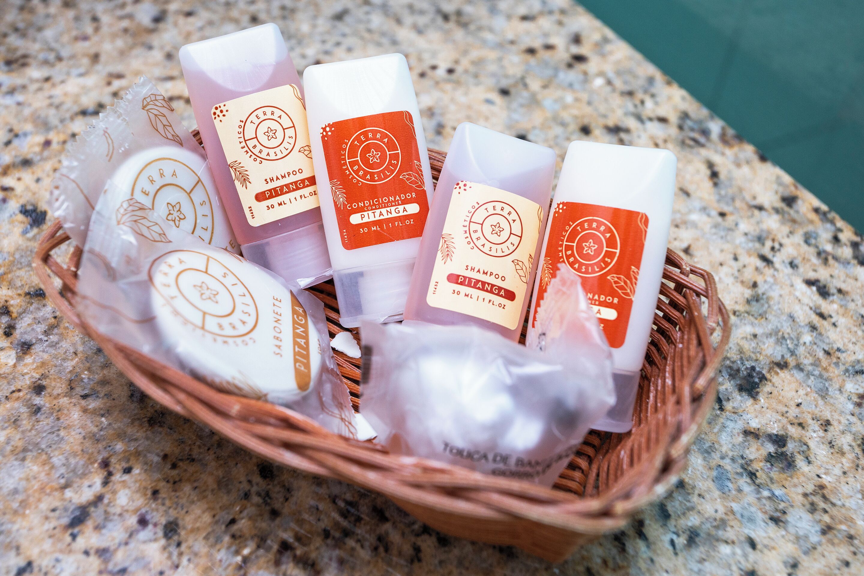 Semi-Luxury PCD | Bathroom | Shower, towels, soap, shampoo