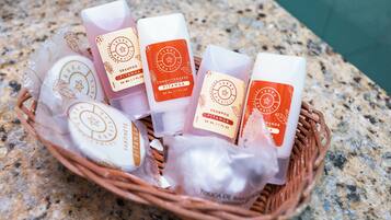 Semi-Luxury PCD | Bathroom | Shower, towels, soap, shampoo