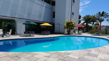 2 piscinas externas