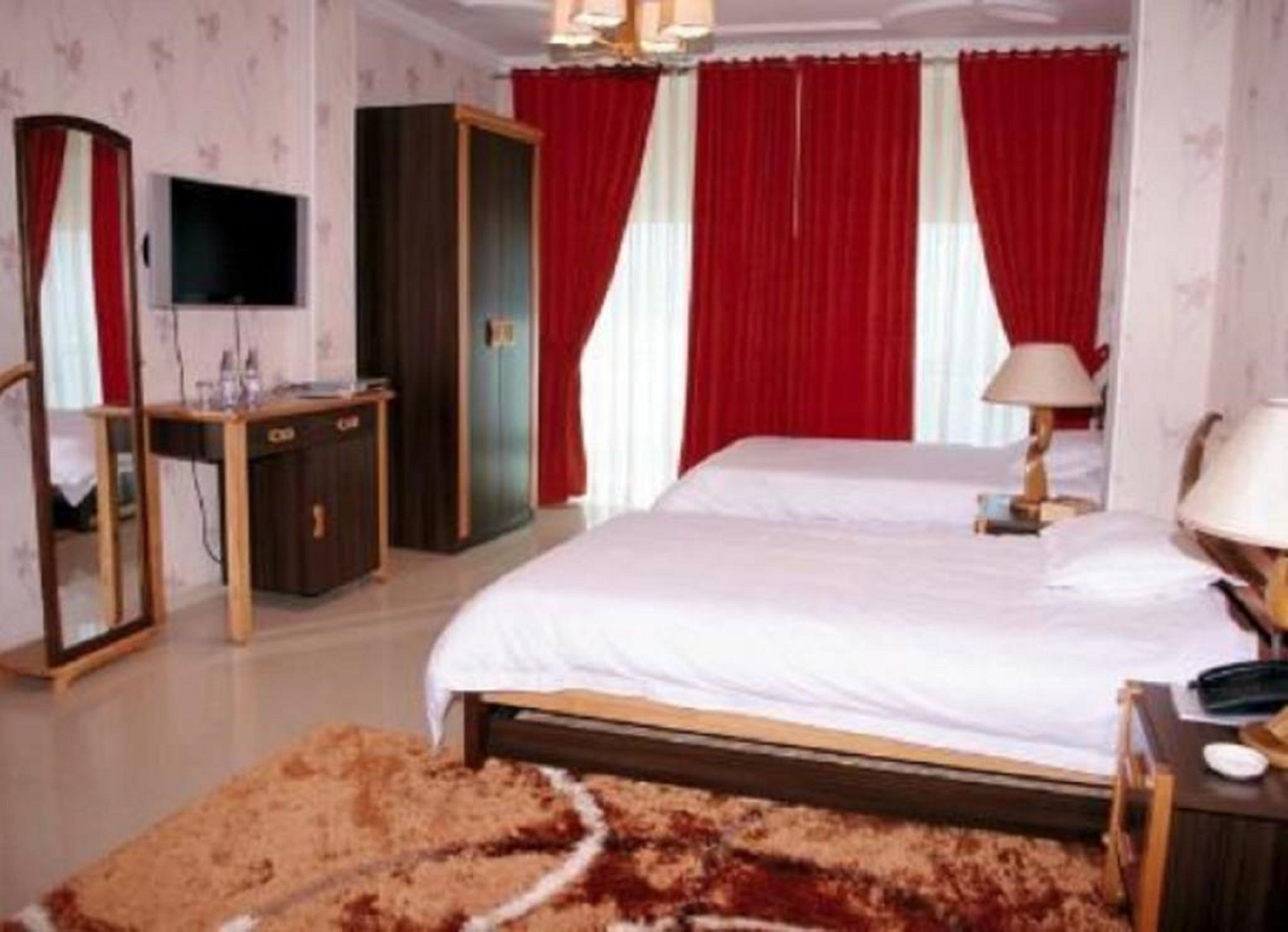 triple room | minibar, in-room safe, desk, blackout curtains