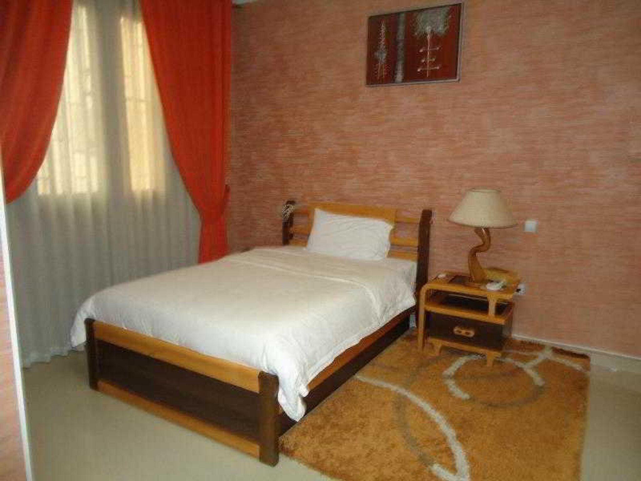 Minibar, caja fuerte, escritorio y cortinas opacas