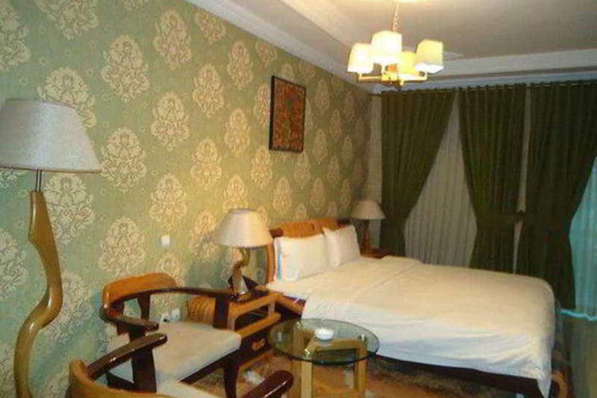 double room | minibar, in-room safe, desk, blackout curtains