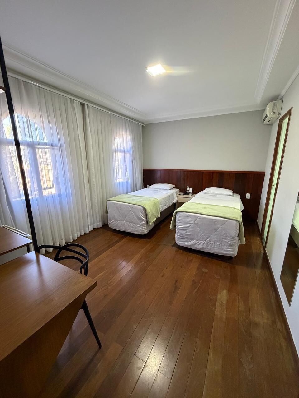 Standard-Zweibettzimmer | Minibar, Schreibtisch, Verdunkelungsvorhänge, Bügeleisen/Bügelbrett