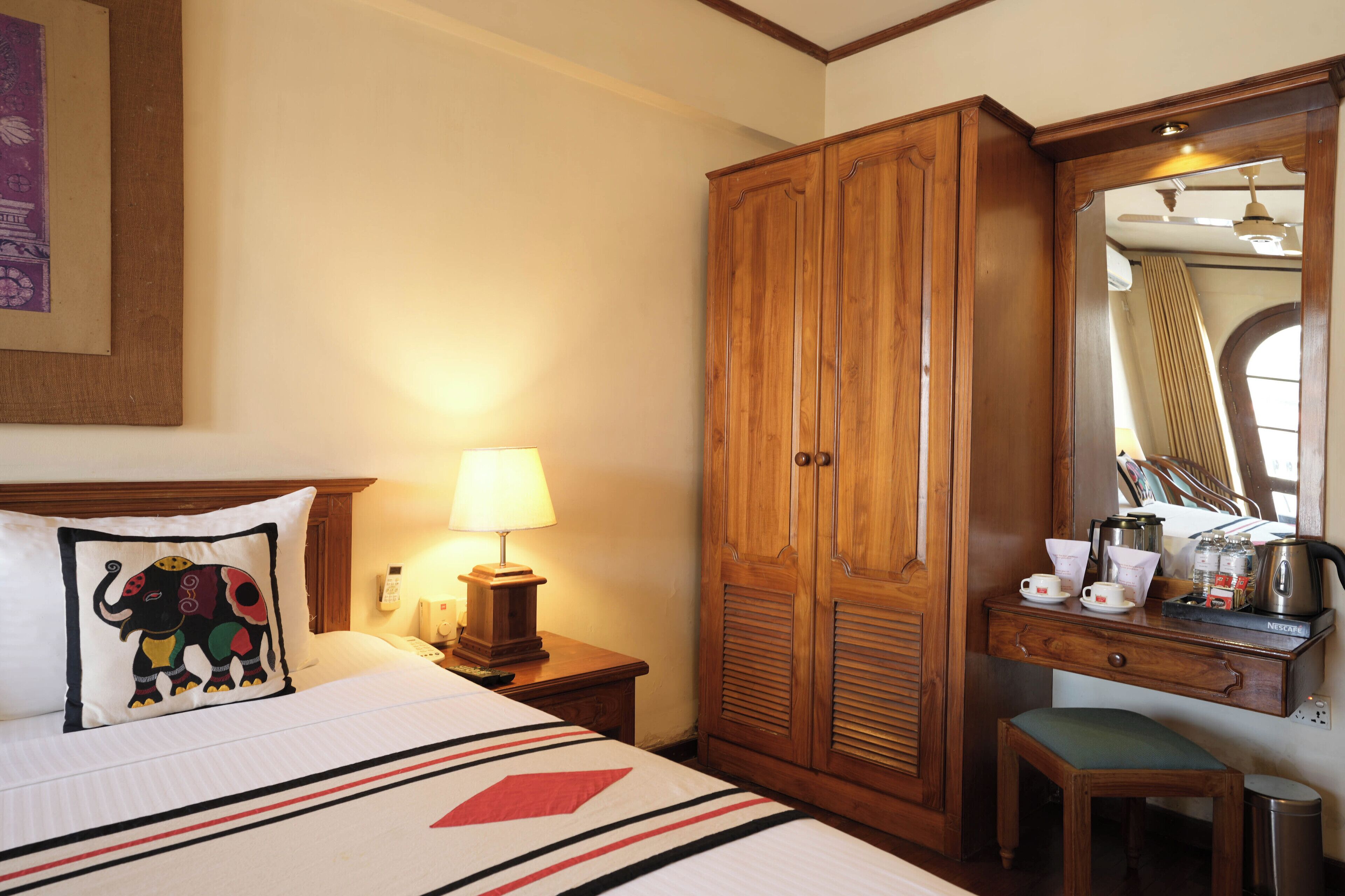 deluxe double or twin room | 1 bedroom, premium bedding, minibar, in-room safe
