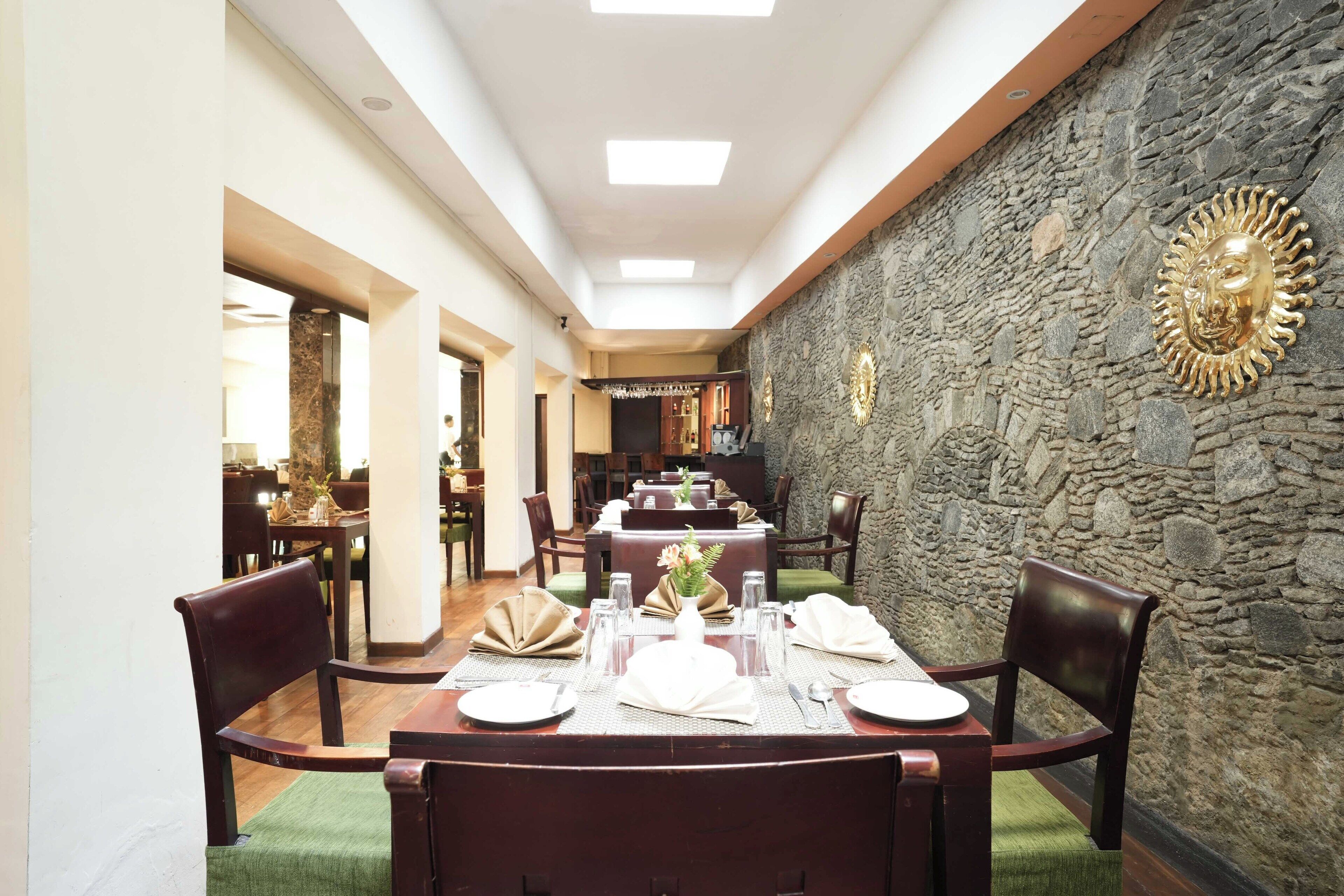 breakfast, lunch, dinner served; international cuisine