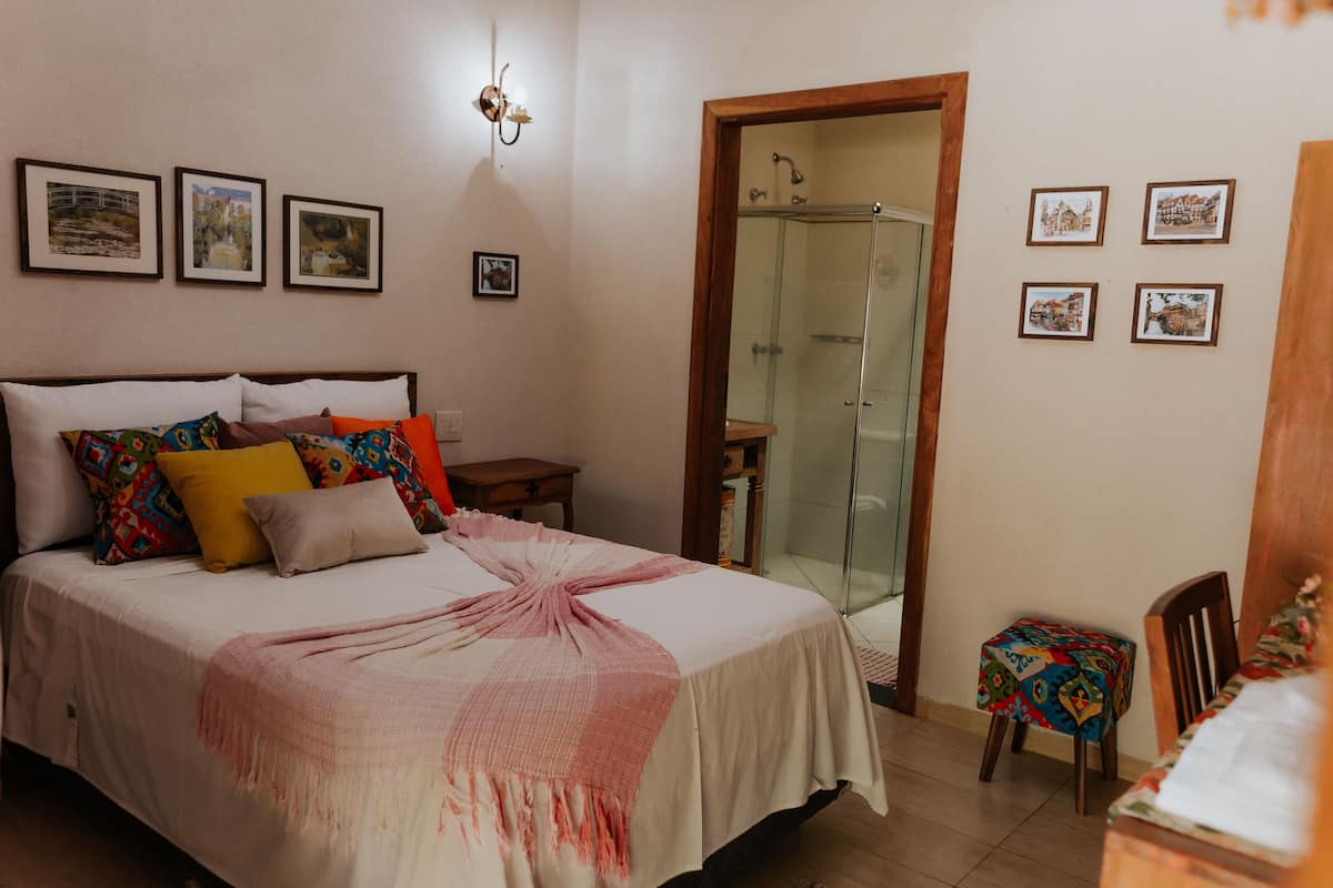 SUITE LUXO CALANDIVAS | Een minibar, gratis wifi, beddengoed