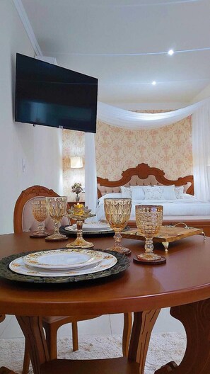 CHALEZINHO DE MONET (COM HIDRO) | Living area | LCD TV