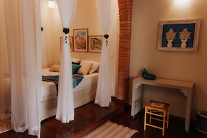 Romantic Room, 1 Double Bed | Minibar, free WiFi, bed sheets - Hotel Pousada Chalé Das Flores (Sertaozinho)