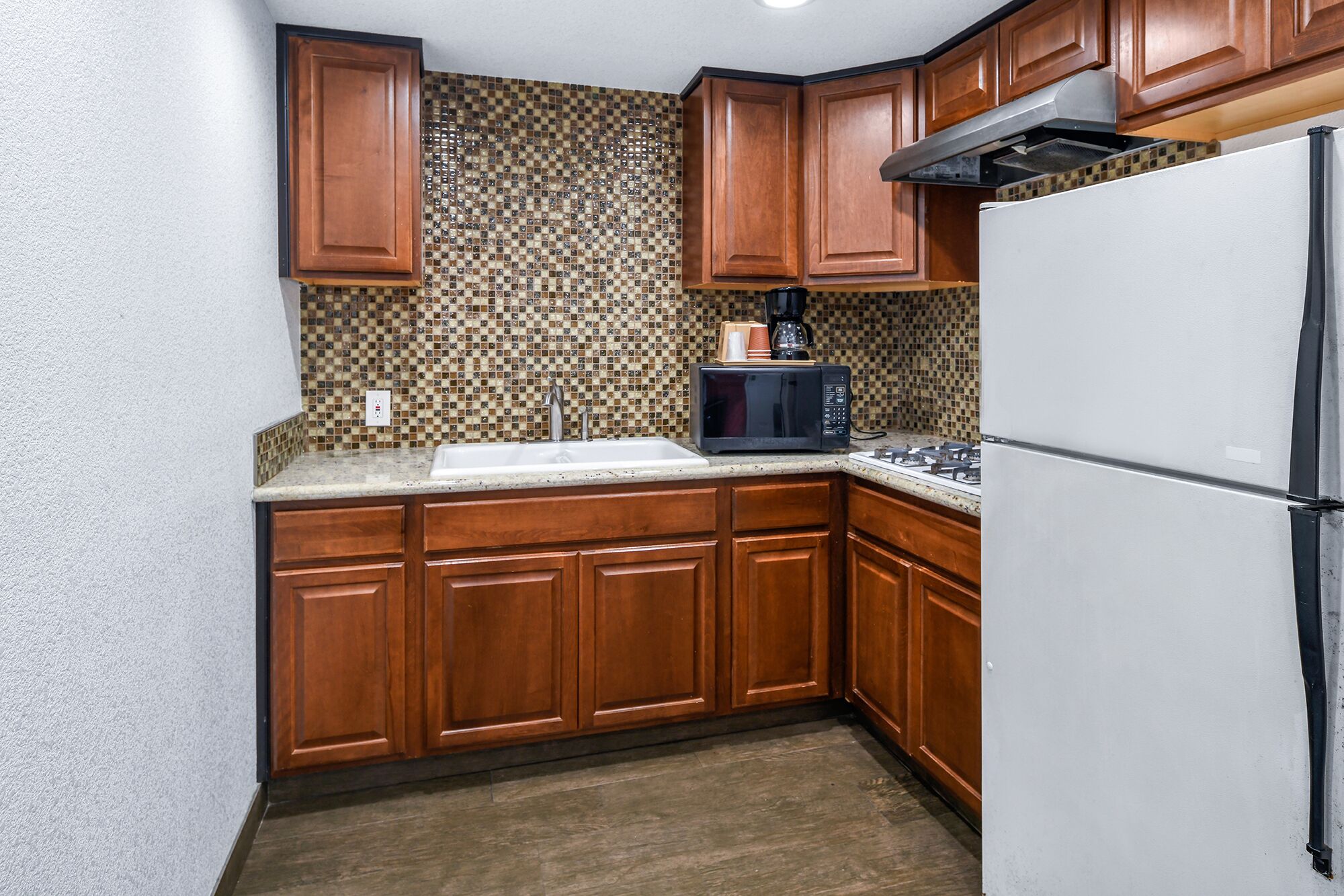 Sistema de insonorización, tabla de planchar con plancha y wifi gratis 