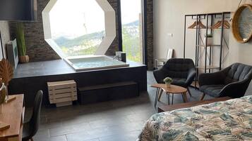 Suite Magic | Een minibar, individueel gedecoreerd, individueel gemeubileerd