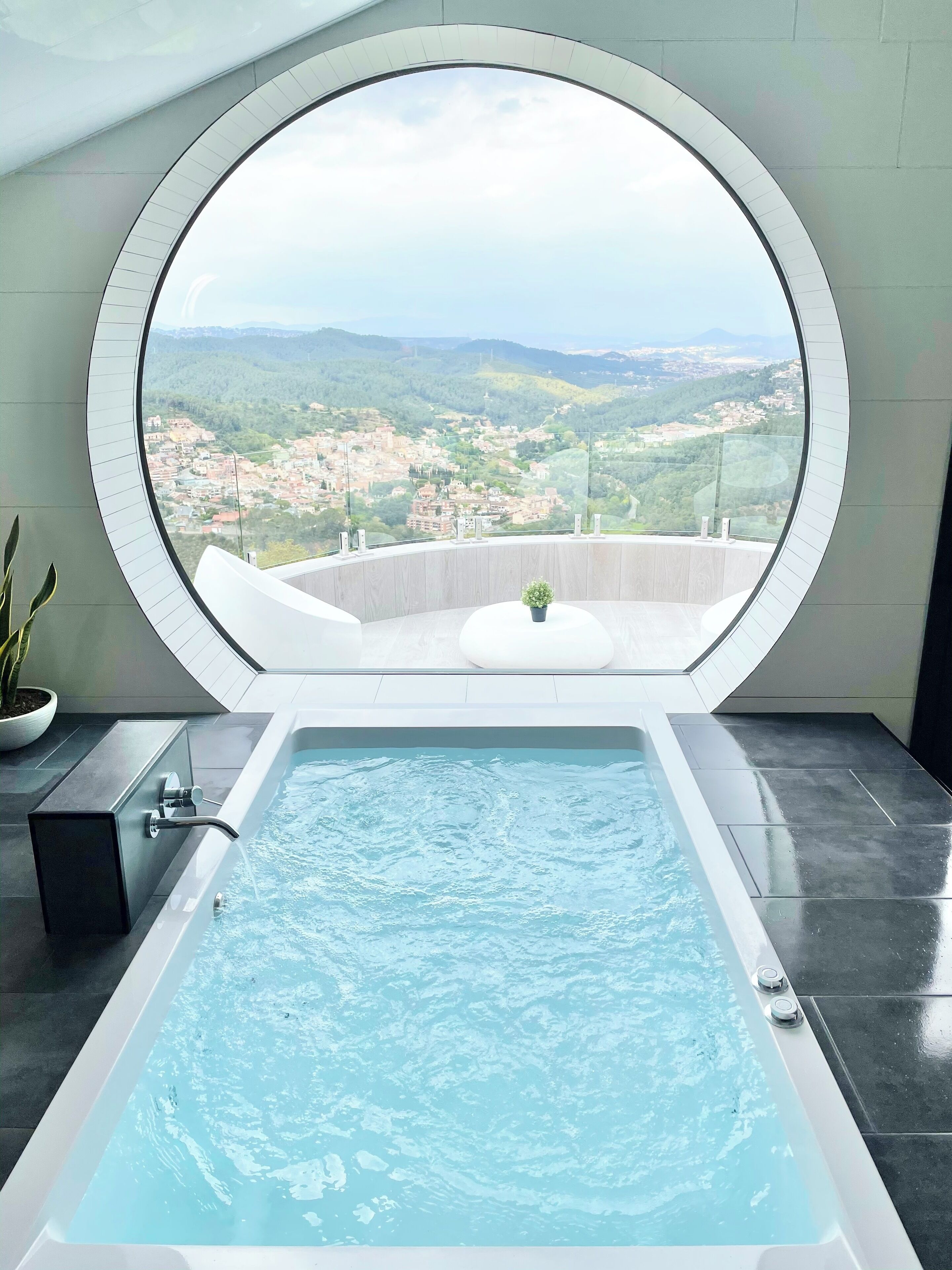 suite zero | private spa tub