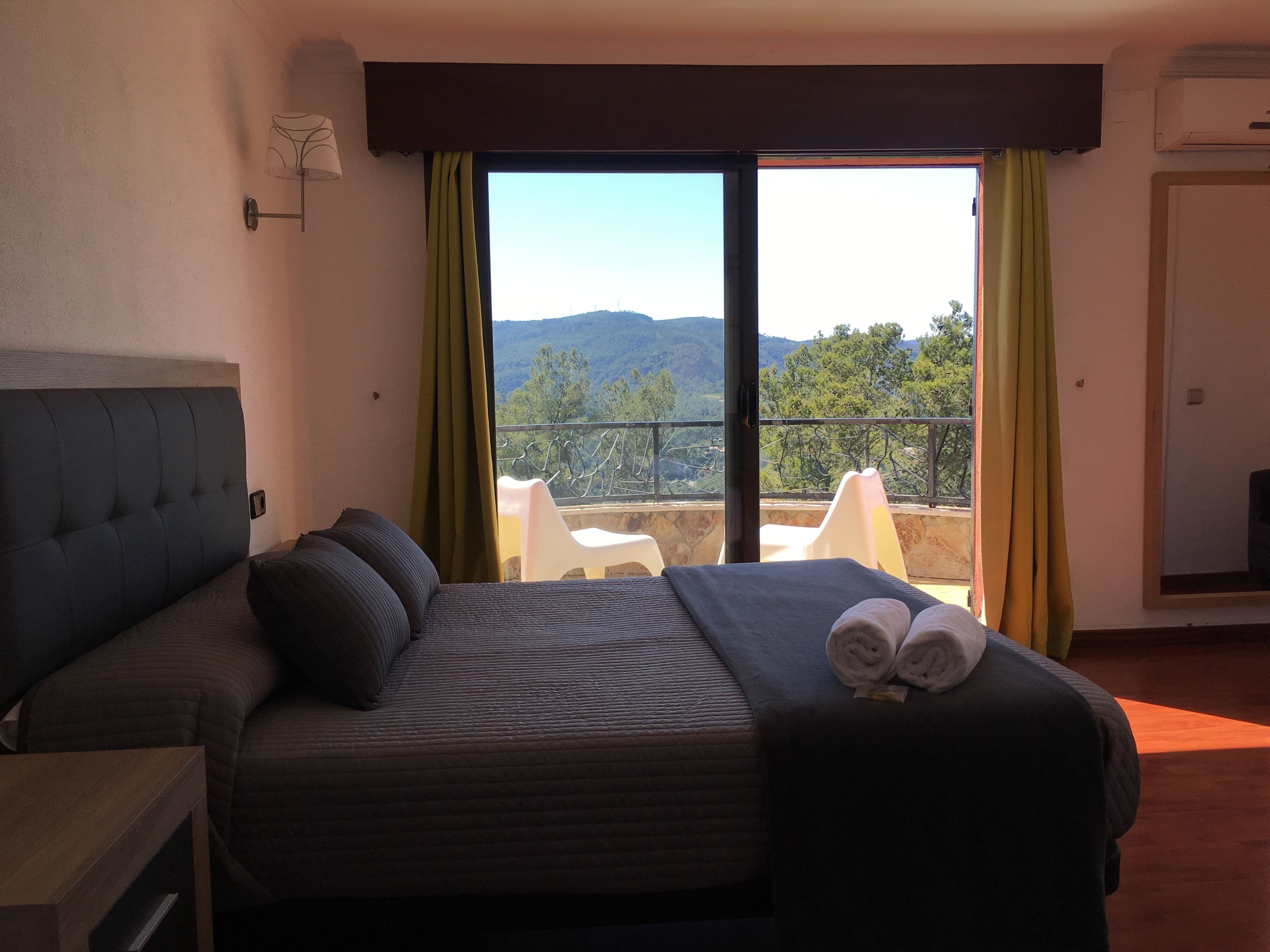 double room | minibar, individually decorated, individually furnished