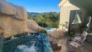 Suite Tropical | Private spa tub