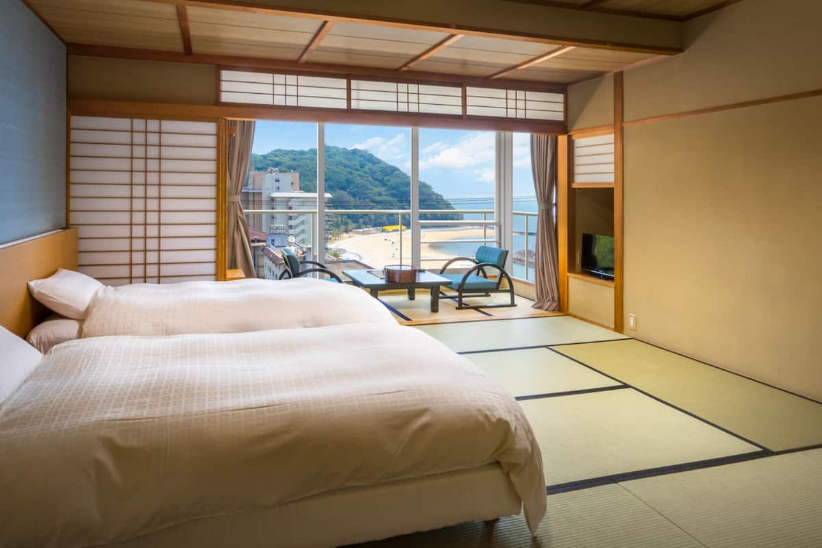 基本客房, 2 間臥室, 海景 | 客房內保險箱、床單