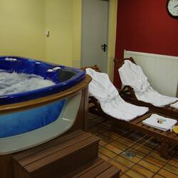 Sauna, bain à remous, hammam, soins corporels, soins d'aromathérapie