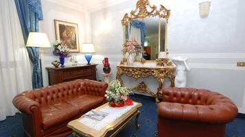 Coin salon dans le hall