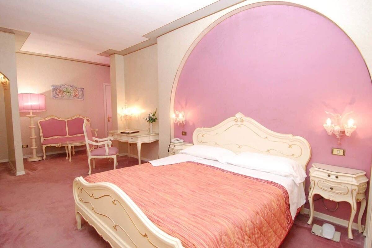 Double Room | In-room safe, desk, blackout drapes, soundproofing