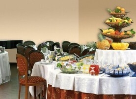 Café da manhã com buffet grátis todos os dias