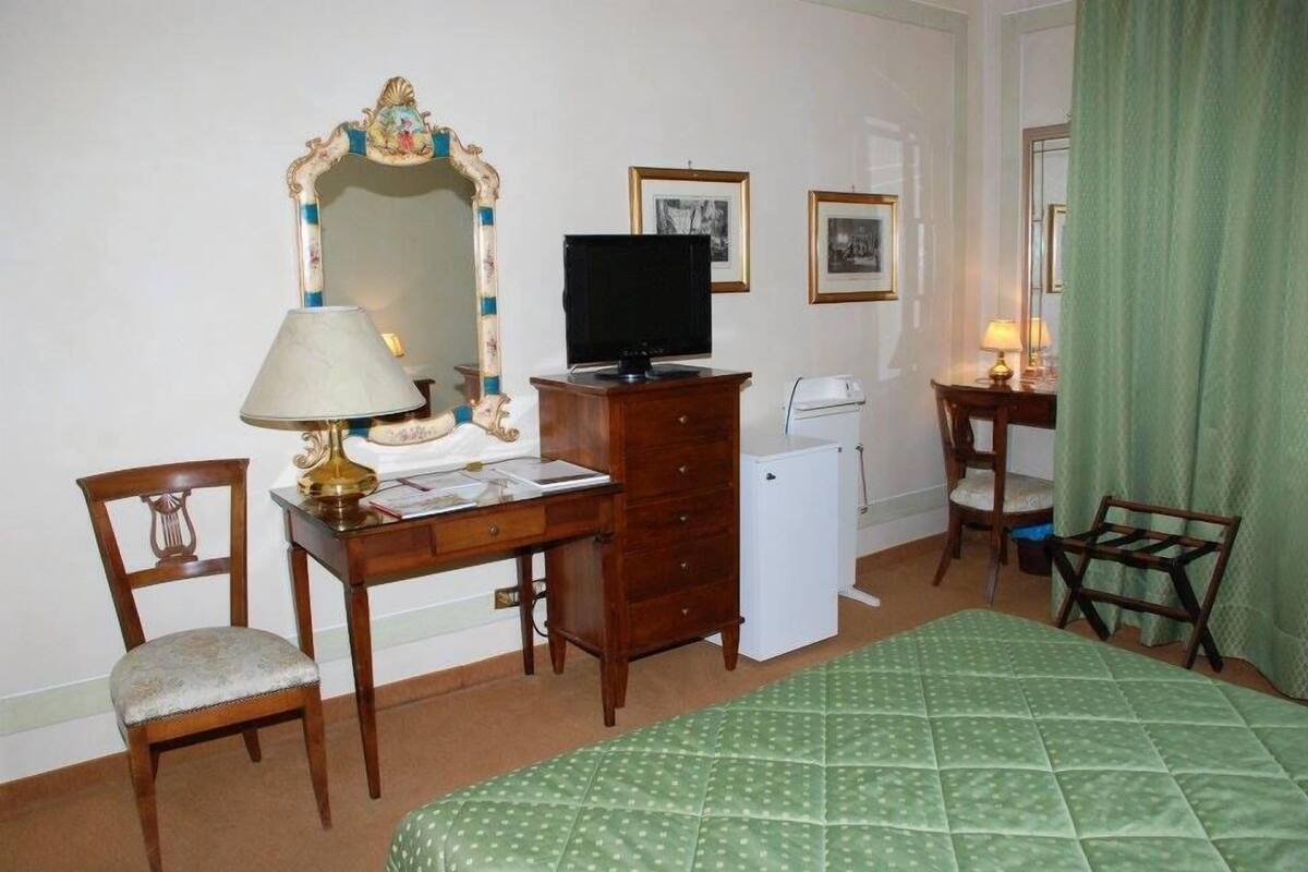 In-room safe, desk, blackout drapes, soundproofing