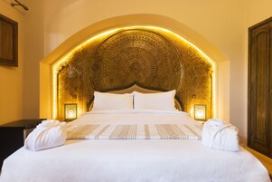 华丽客房 | 高档床上用品、Select Comfort 床、迷你吧、客房内保险箱