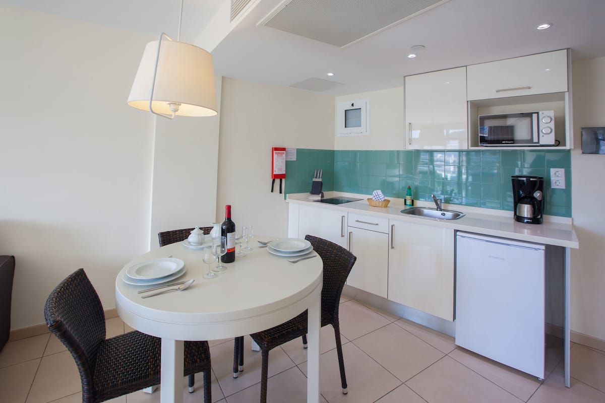 fridge, microwave, stovetop, electric kettle