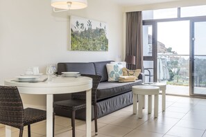 Una televisión de pantalla plana