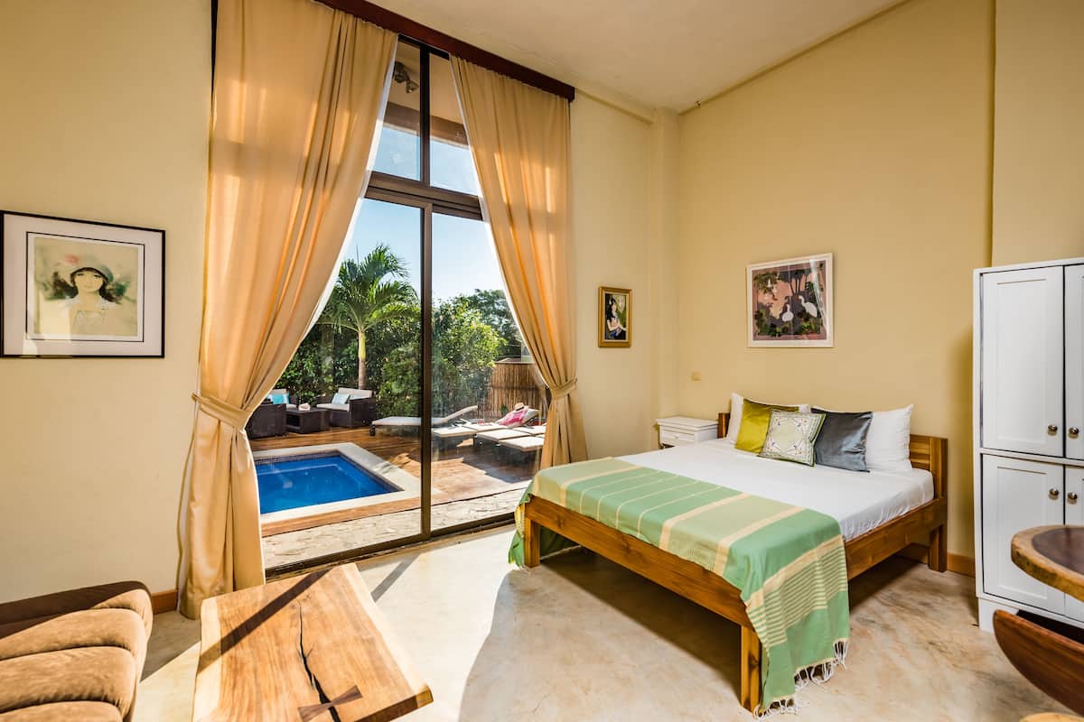 Loft Deluxe, 2 camas matrimoniales, cocina, vista a la alberca (Sofa) | Vista desde la habitación