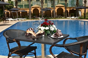 Outdoor pool, pool umbrellas, sun loungers