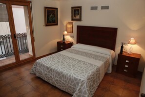 Blackout drapes, free WiFi, bed sheets - Casa Rural Magnanimus (Vilafames)
