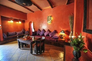 Suite Junior | Salle de séjour | Télévision à écran plat