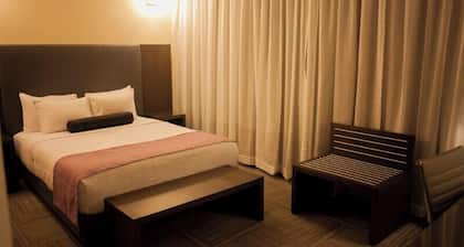 Hotel Cuarta Avenida Suites